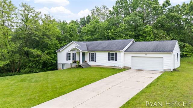 front view picture of 5181 Scotch Mist Drive, Saranac, MI. 48881