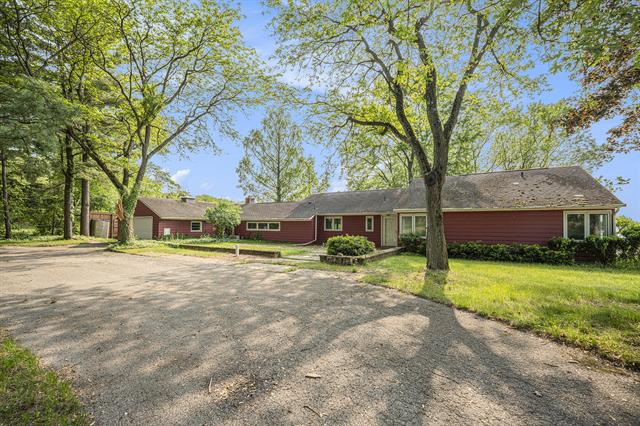 front view picture of 51718 33Rd Street, Paw Paw, MI. 49079
