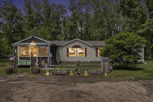 front view picture of 73590 County Road 665, Lawton, MI. 49065