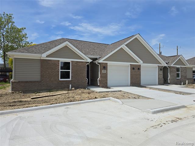 front view picture of 18762 14 Mile Rd, Roseville, MI. 48066