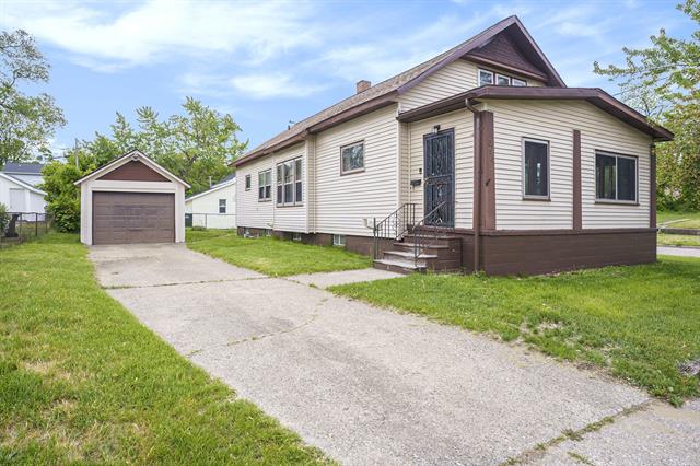 front view picture of 393 Merrill Avenue, Muskegon, MI. 49441