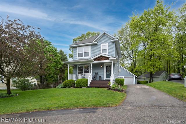 front view picture of 376 Chalmers Lane, Howell, MI. 48843