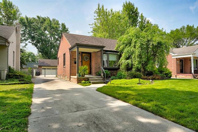 front view picture of 315 Chippewa Street, Clinton Township, MI. 48036