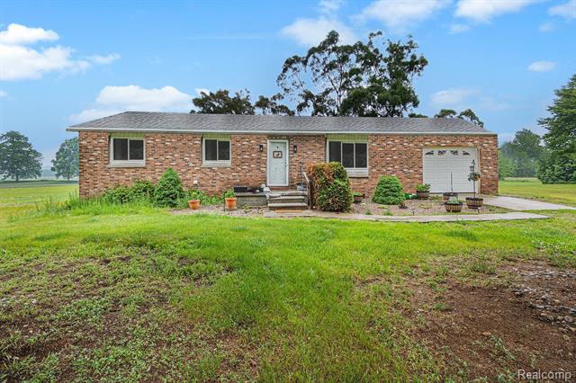 front view picture of 7184 Grand River Road, Bancroft, MI. 48414