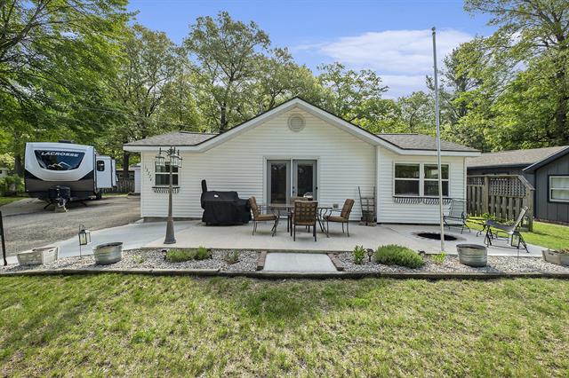 front view picture of 13774 Chrysler Street Ne, Gowen, MI. 49326