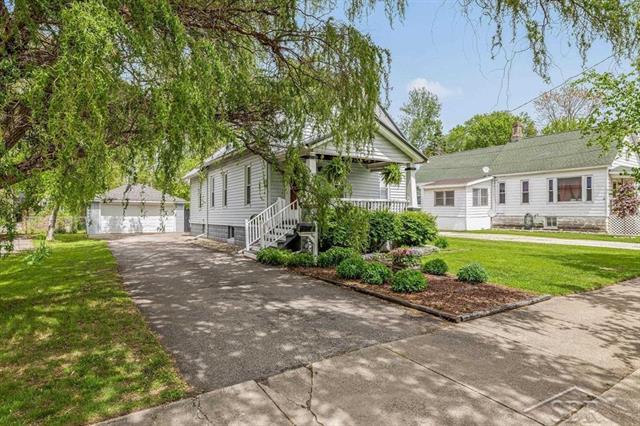 front view picture of 2121 4Th Street, Bay City, MI. 48708