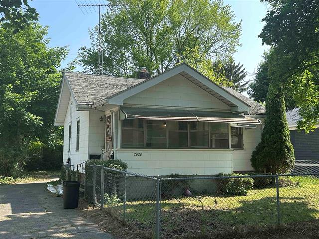 front view picture of 2020 Cartier Street, Flint, MI. 48504