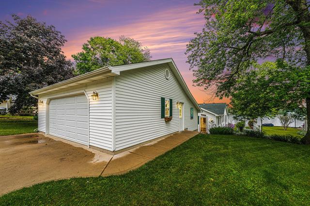 front view picture of 60631 Lennon Road, Sturgis, MI. 49091