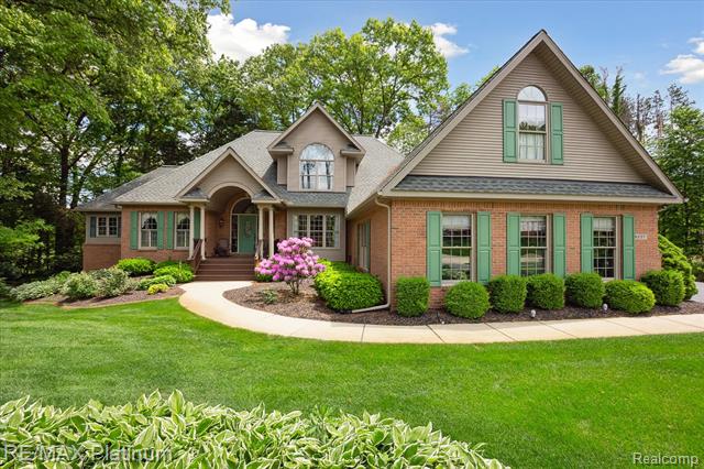front view picture of 8257 Abalone Way, Pinckney, MI. 48169