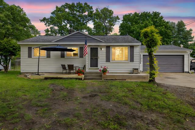 front view picture of 3618 Grape Avenue Ne, Grand Rapids, MI. 49525