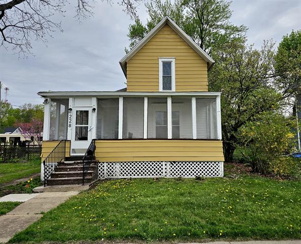 front view picture of 228 Meachem Avenue, Battle Creek, MI. 49015