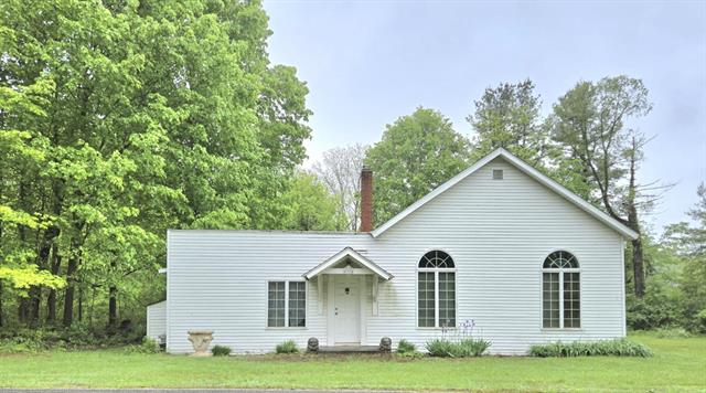 front view picture of 41962 County Road 653, Paw Paw, MI. 49079
