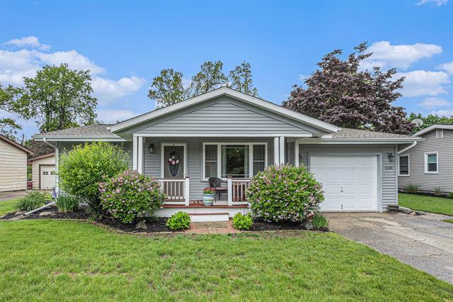 front view picture of 1120 Oakwood Drive, Sturgis, MI. 49091