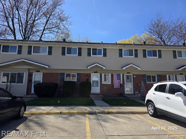 front view picture of 25745 Cambridge, Roseville, MI. 48066