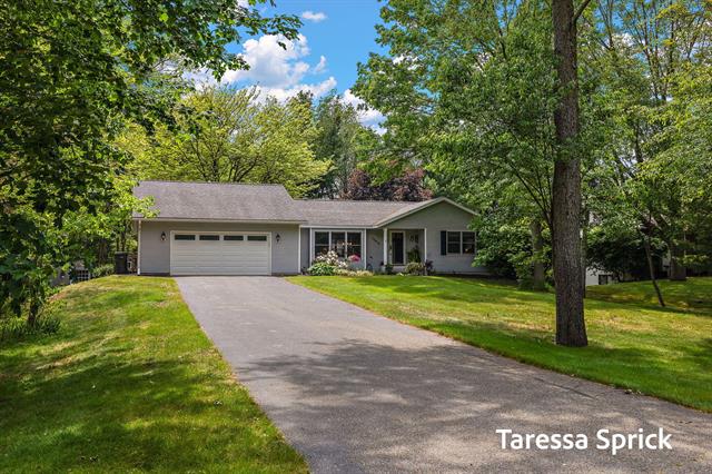 front view picture of 16416 James Street, Holland, MI. 49424