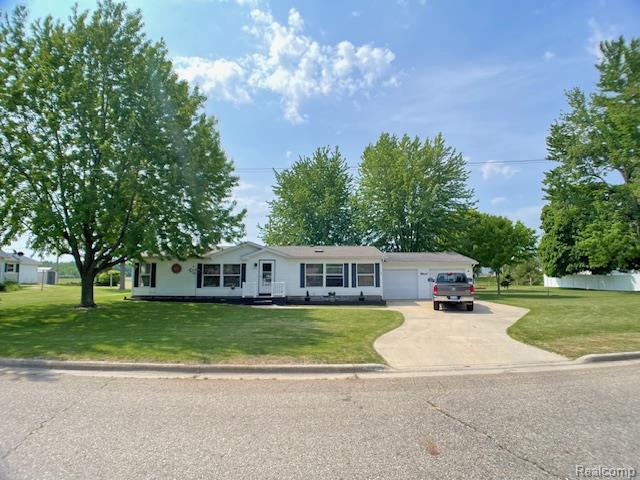 front view picture of 2538 Parrott Street, Deckerville, MI. 48427