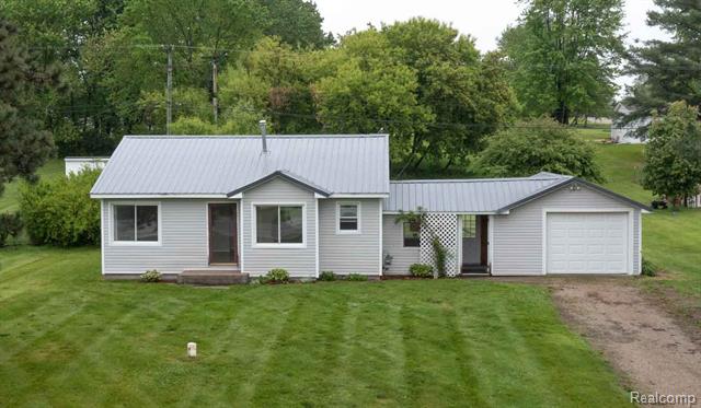 front view picture of 968 N Wilder Road, Lapeer, MI. 48446