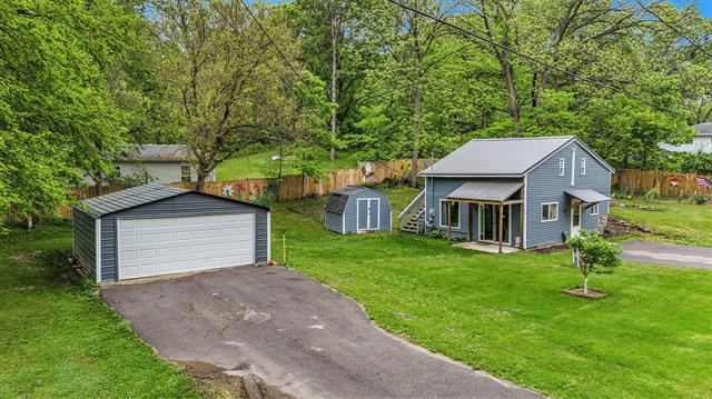 front view picture of 418 W Fargo Street, Ionia, MI. 48846