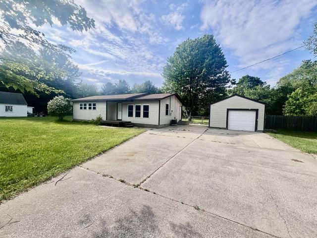 front view picture of 284 E Sternberg Road, Muskegon, MI. 49441
