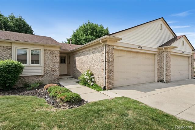 front view picture of 13716 Maple Grove Avenue, Utica, MI. 48315
