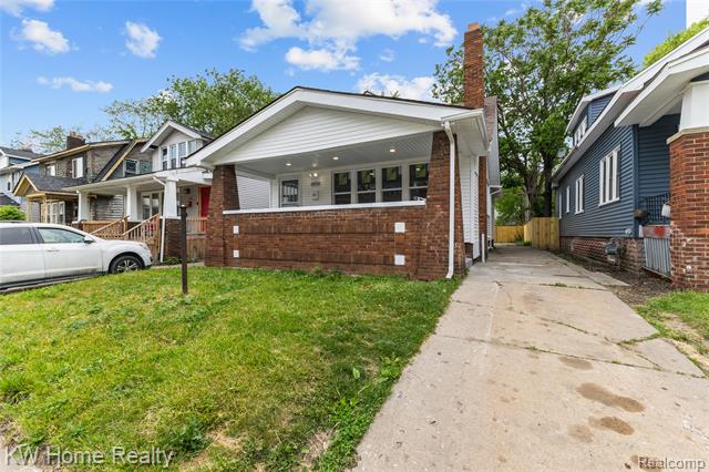 front view picture of 2452 Fullerton Street, Detroit, MI. 48238