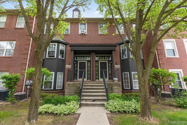 front view picture of 6680 Central City Parkway, Westland, MI. 48185