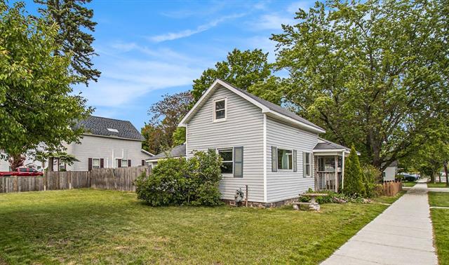 front view picture of 302 Wood Street, Hart, MI. 49420