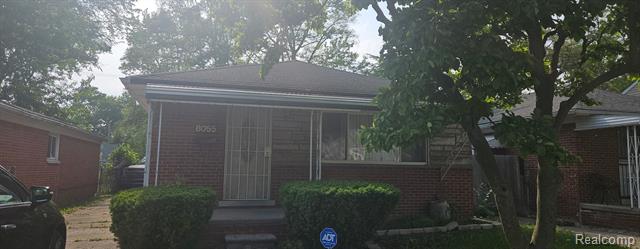 front view picture of 8055 Plainview Avenue, Detroit, MI. 48228