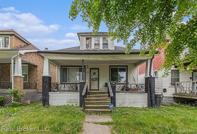 front view picture of 7545 Holmes Street, Detroit, MI. 48210