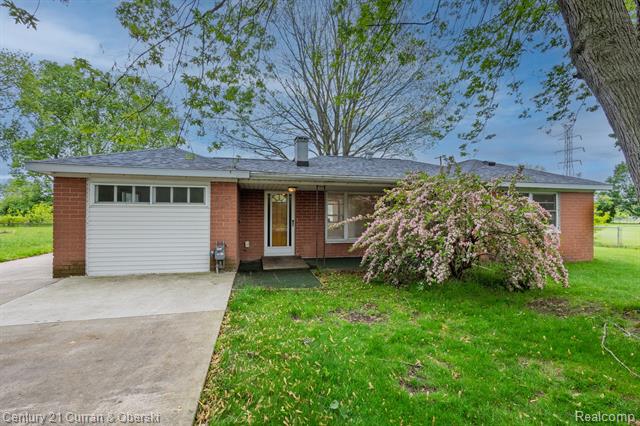 front view picture of 2548 Hearthside Drive, Ypsilanti, MI. 48198