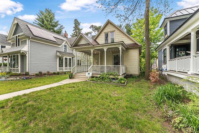 front view picture of 521 Fifth Street, Traverse City, MI. 49684