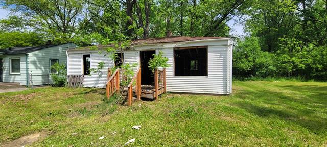 front view picture of 402 W Gracelawn Avenue, Flint, MI. 48505