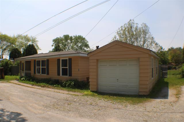 front view picture of 3486 Leroy Lane, Bay City, MI. 48706