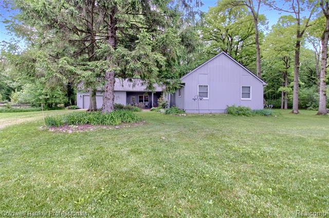 front view picture of 21605 Otter Road, Belleville, MI. 48111