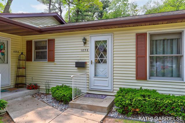 front view picture of 1056 Walnut Grove Drive, Muskegon, MI. 49441