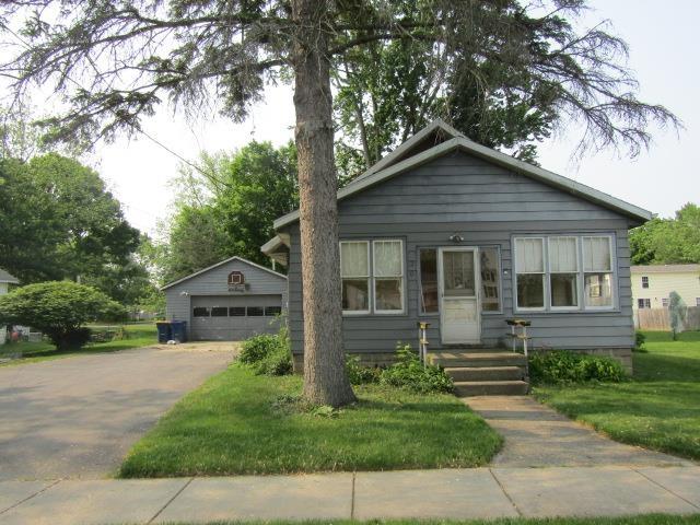 front view picture of 205 Pine Street, Corunna, MI. 48817