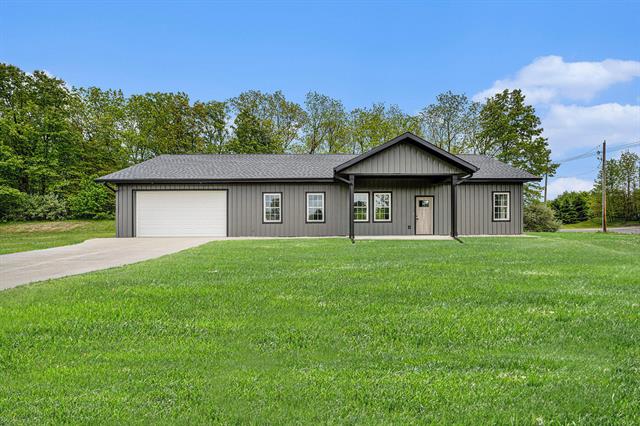 front view picture of 23028 County Road 354, Lawton, MI. 49065