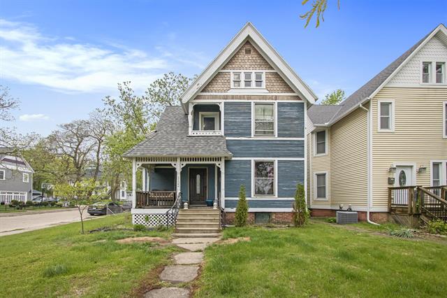 front view picture of 1122 Main Street, Saint Joseph, MI. 49085