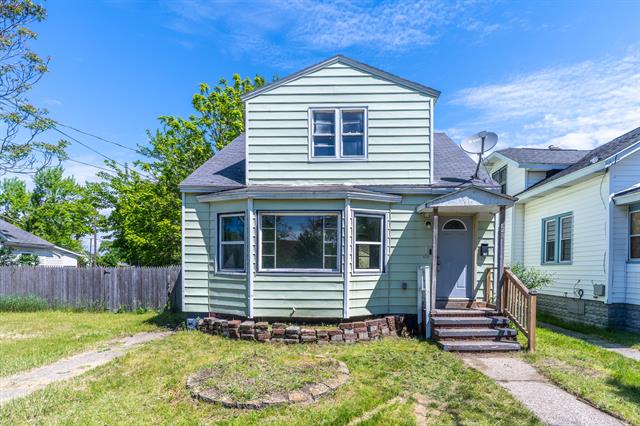 front view picture of 428 Orchard Avenue, Muskegon, MI. 49442