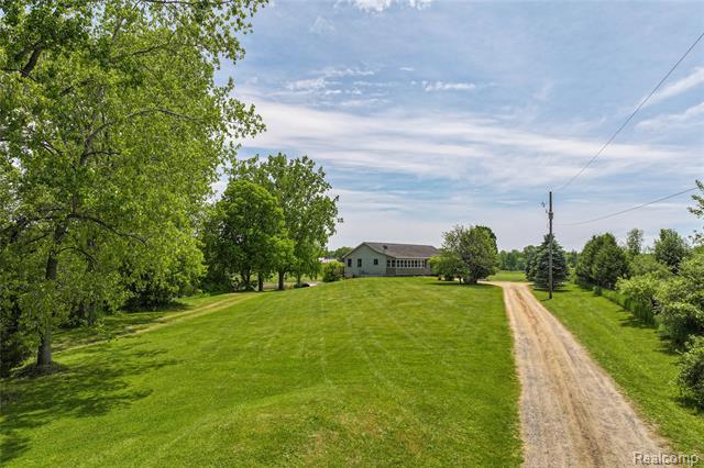 front view picture of 3749 Chase Lake Road, Howell, MI. 48855