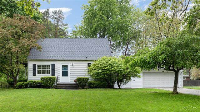 front view picture of 1355 Hemmeter Road, Saginaw, MI. 48638