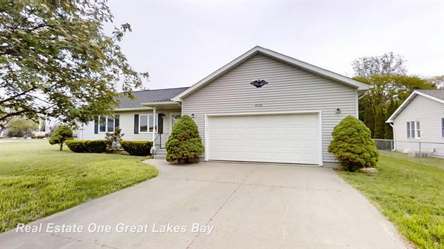 front view picture of 4984 Cactus Drive, Saginaw, MI. 48603