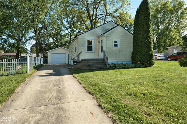 front view picture of 622 Kendon Drive, Lansing, MI. 48910