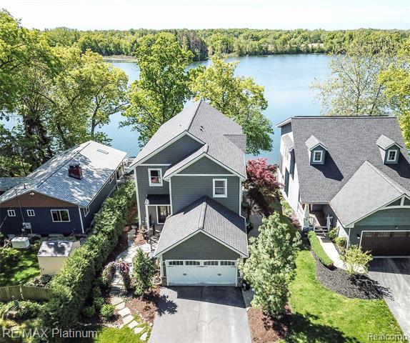 front view picture of 841 Hurley Drive, Howell, MI. 48843