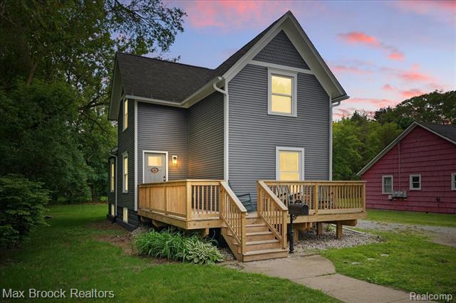 front view picture of 515 W. Clinton, Howell, MI. 48843