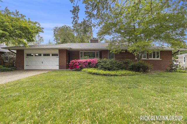 front view picture of 28 W 34Th Street, Holland, MI. 49423