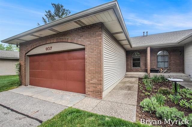 front view picture of 607 Crestview Street, Holland, MI. 49423