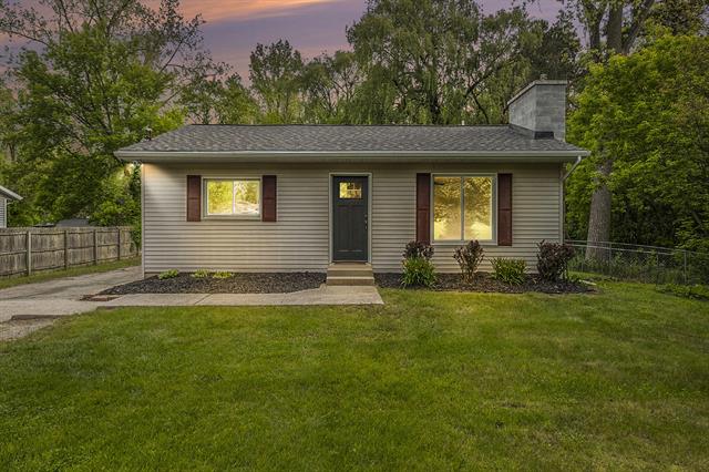 front view picture of 413 7 Mile Road Nw, Comstock Park, MI. 49321