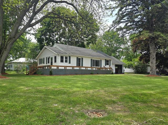 front view picture of 425 Wright Street, Breckenridge, MI. 48615