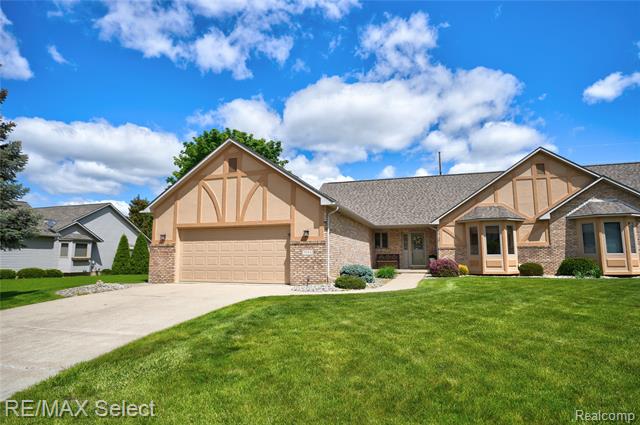 front view picture of 5184 Wyndemere Common Square, Swartz Creek, MI. 48473